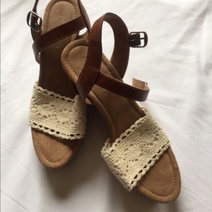 Cork wedge heels with lace